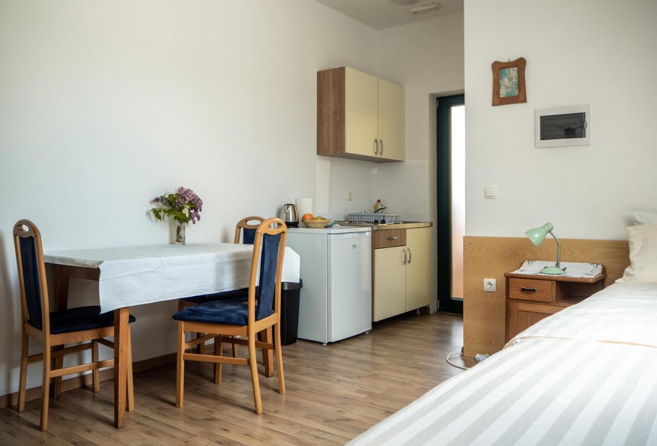 Beekeeping Kojek Apartment Ribnica ภายนอก รูปภาพ